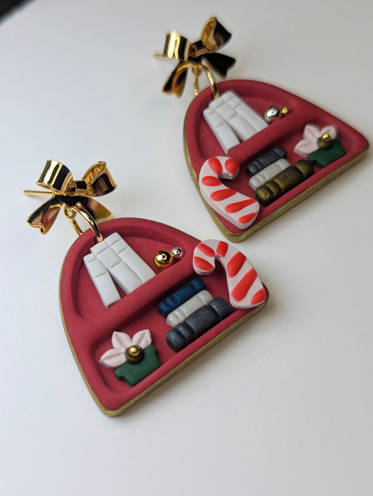 Short Arch Christmas Bookshelf - Red
